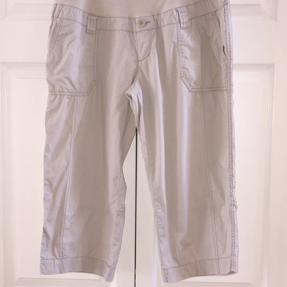 Thyme Maternity Ladies Cargo Capris Beige Size Large - Picture 3 of 14